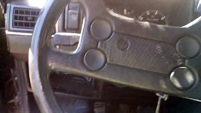 Прокручивает руль смотреть онлайн