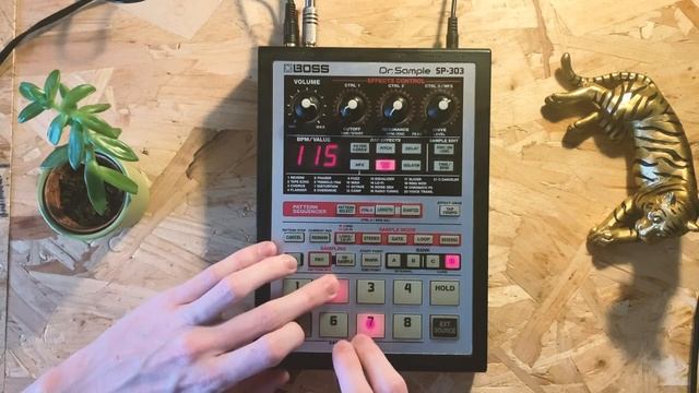 Making a lofi hiphop beat from scratch with the Boss SP303 смотреть онлайн