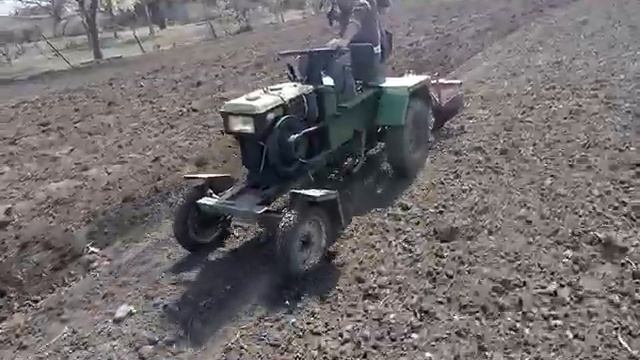 Посадка картофеля самодельным окучником смотреть онлайн