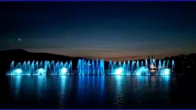 ДАНИК В АБРАУ- ДЮРСО -ПОЮЩИЙ ФОНТАН -НА ОЗЕРЕ /НОВОРОССИЙСК 2020 Review смотреть онлайн