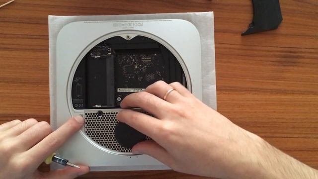 Замена диска в Mac mini 2012 на SSD смотреть онлайн