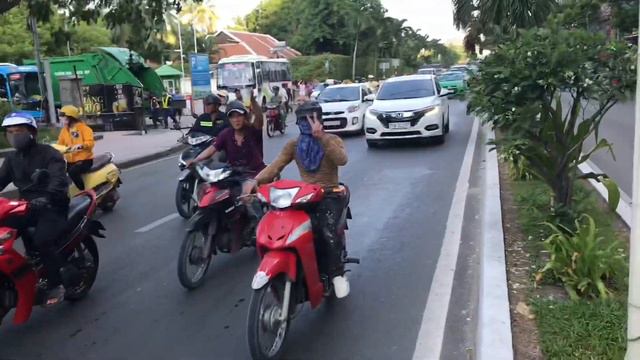 Вьетнам. Нячанг. Как переходить дорогу во Вьетнаме? Не повторять если впервые в отпуске! Трэш🤪