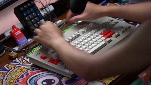 NCR80 (Plateless) + XMI Beige Switches смотреть онлайн