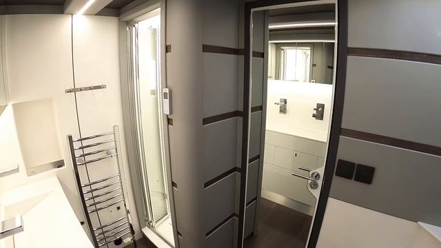 £650,000 Ultimate Motorhome : RC Motorhomes RC12M