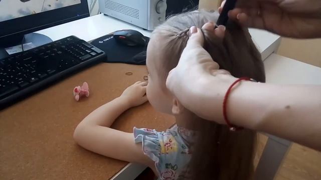 Французская коса и две шишки из кос жгутов (French braid and two cones of plaits plaits) смотреть онлайн
