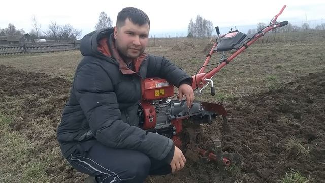 Испытание китайского мотоблока в огороде. Впервые фрезеруем мягкую землю, твердую землю и целину смотреть онлайн