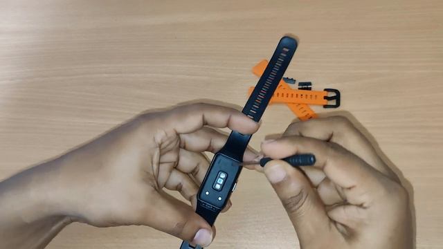 How to Remove and Replace HUAWEI Band 6 Fitness Tracker Smartwatch Straps. смотреть онлайн