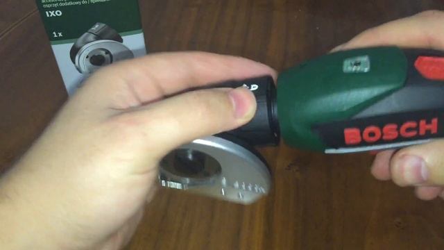 Мини Шуруповерт BOSCH IXO V + насадки (угловая и насадка-нож) смотреть онлайн