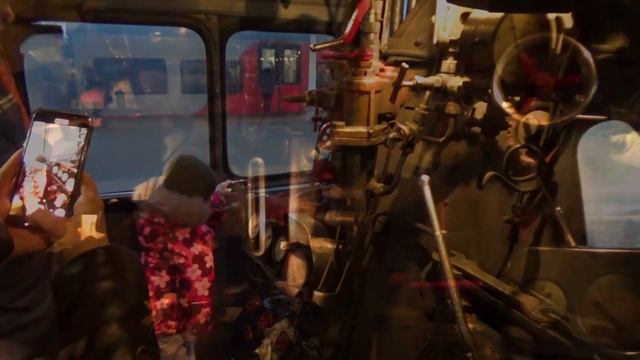 Предновогодний обзор поезда "ДЕДА МОРОЗА" №2023 на Белорусском вокзале Москвы смотреть онлайн