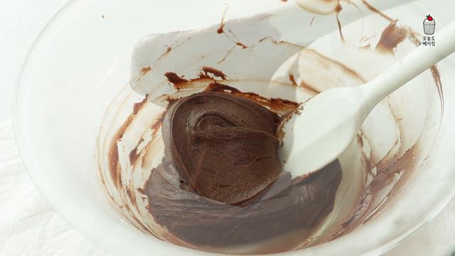 인생 초코 마들렌🍫 브라우니처럼 찐한 초코 가나슈 마들렌 레시피! (가나슈 없어도 정말 맛있어요👍) смотреть онлайн