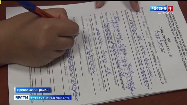 Сотрудники Россельхознадзора проверили замороженную рыбу на астраханском предпри.mp4 смотреть онлайн