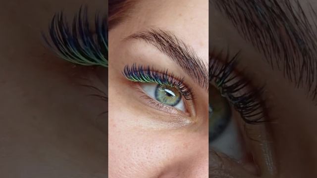 Цветные ресницы это? Невозможно не влюбиться #наращиваниересниц #подпишись ? #цветныересницы смотреть онлайн