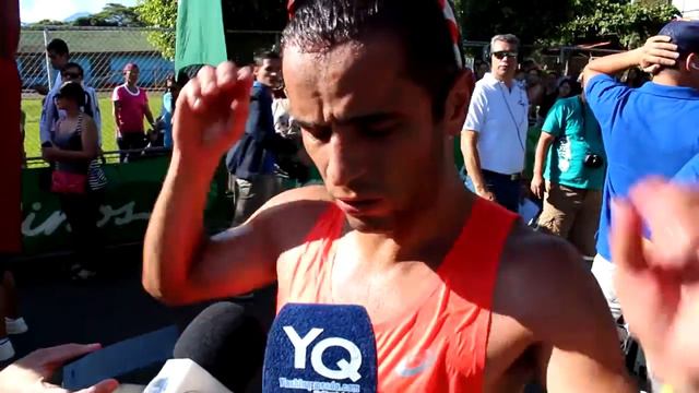 César Lizano volvió sacar su poder de piernas y cosechó la Carrera del Odontólogo смотреть онлайн