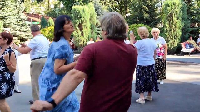 КОЛО МЛИНУ, КОЛО БРОДУ! ТАНЦЫ ХАРЬКОВ УКРАИНА ИЮЛЬ 2023 смотреть онлайн