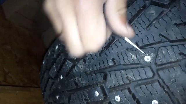 Как вытащить шип из старой зимней резины.mp4 смотреть онлайн