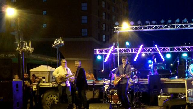 Owen and Dooley Present: Tom Irwin and Patrick Miller - Shake 'Em on Down (LIVE @ SOHO 9) смотреть онлайн