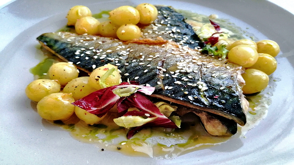 Как приготовить Скумбрию с виноградом/Mackerel with grapes смотреть онлайн