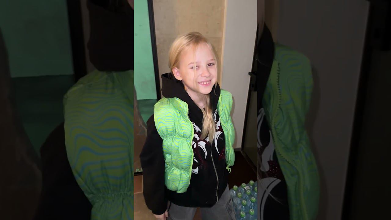 Почему дочки так рано ходят в школу! смотреть онлайн