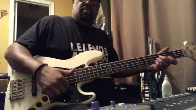 MM Fender Jazz 5 смотреть онлайн