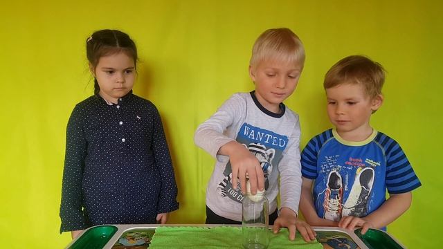 Эксперименты для детей: атмосферное давление. Experiments for children: atmospheric pressure. смотреть онлайн