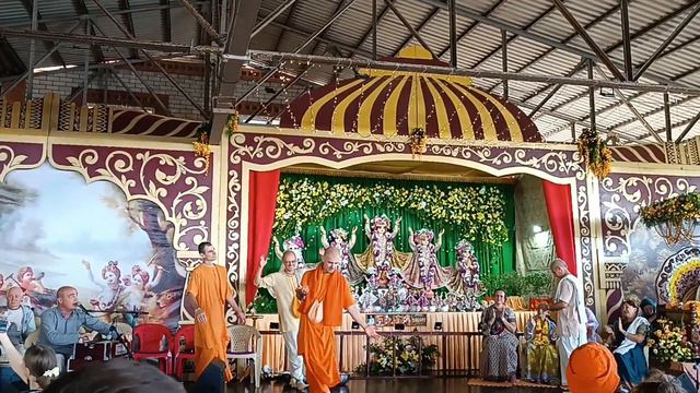 Адираса Прабху, киртан (часть 1), Садху-санга 08.09.2023 смотреть онлайн