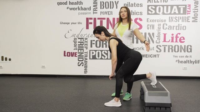 Румынская тяга по одной ноге смотреть онлайн