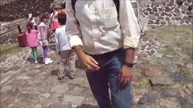 Climbing the Pyramid of the Sun in Teotihuacan, Mexico смотреть онлайн
