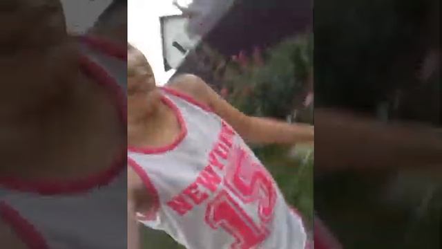 VLOG: Обливаемся с друзьями из шланга, на даче? смотреть онлайн