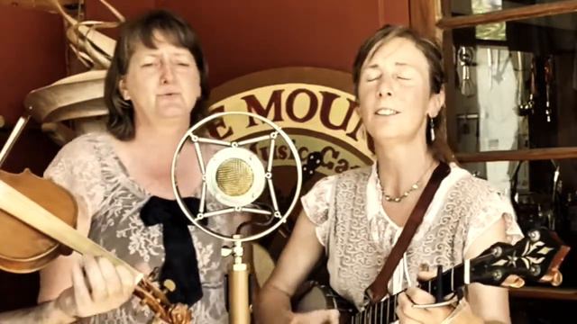 Red Rocking Chair - Cotton Daisy Backstep смотреть онлайн