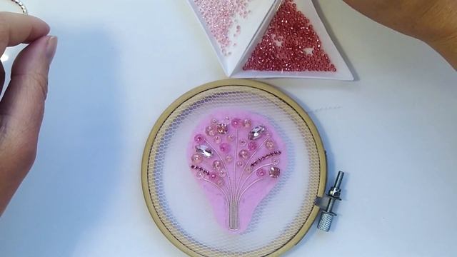 Брошь из бисера ? "Розовая сакура" ? своими руками. Мастер класс для начинающих. смотреть онлайн