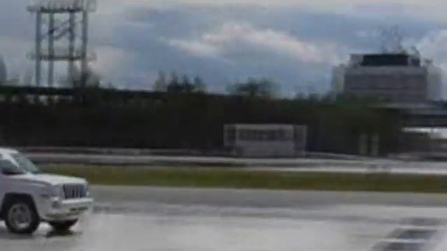 Ford's Advance Trac and Chrysler's ESP at work. смотреть онлайн