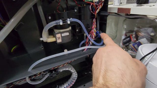 Roborock S7 MaxV Ultra ремонт подачи воды на щётку смотреть онлайн