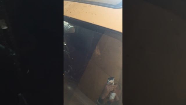 Как с лобового стекла удалить солнце защитную наклейку . смотреть онлайн