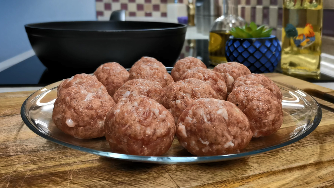 ТАКОГО вкусного блюда из ФАРША мы давно не ели. Рецепт в белом соусе, пальчики оближешь! смотреть онлайн