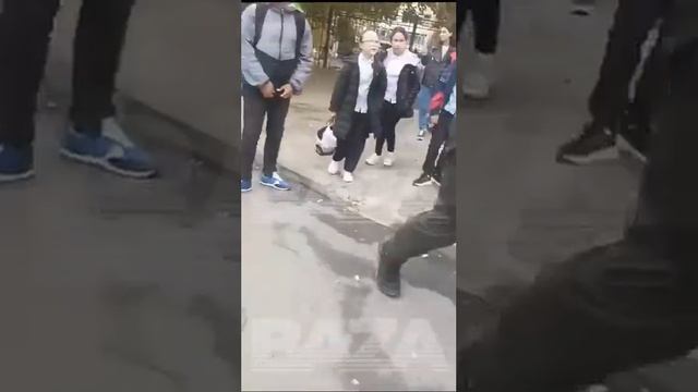 Чкаловский. Избиение ребенка русского детями эмигрантов. смотреть онлайн