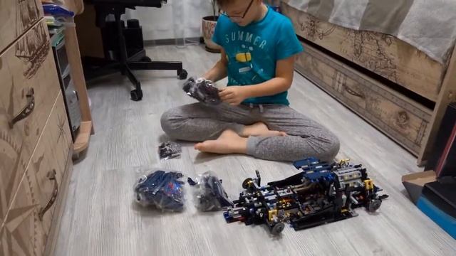 Собирал неделю Лего Bugatti Chiron за 30к