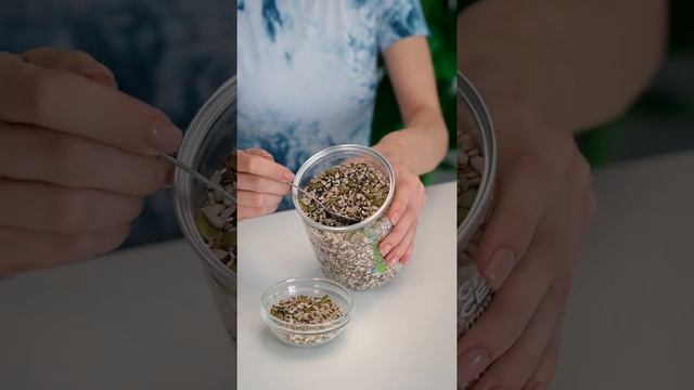 Смесь семян для салатов от известного бренда здорового питания "Pirina ECO" смотреть онлайн