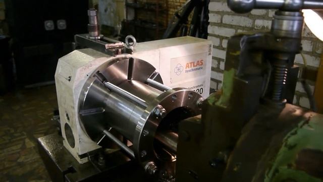 Поворотный стол Atlas SST-320. Строгание шлицев. смотреть онлайн