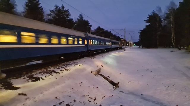 ЧС4Т-??? с пассажирским поездом на перегоне Степянка-Озерище. смотреть онлайн