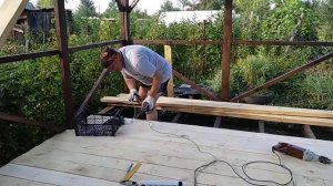 Стелим пол в беседке