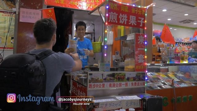 Chinese Street Food Jian Bing Guo Zi 煎饼果子 (Nanning Guangxi China)
