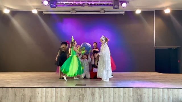 Музыкальный театр «КРЫЛЬЯ». «Весна» (номер из мюзикла А.Морсина «Снежная королева»). смотреть онлайн