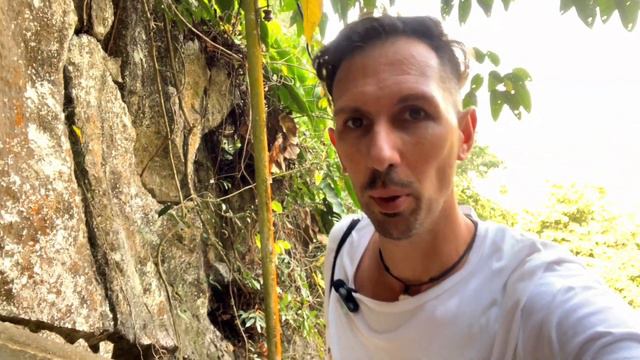 NO PODES PERDERTE este lugar en VANG VIENG | Tham Chang, LAOS 🇱🇦 4K смотреть онлайн