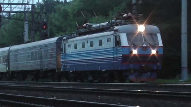 ЧС2к-930 с поездом №014Е Москва — Челябинск смотреть онлайн