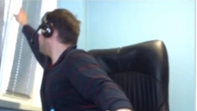 Фанат закричал в окно смотреть онлайн