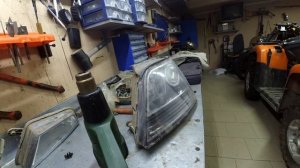 Снятие пленки с фары,и вообще с любой поверности.