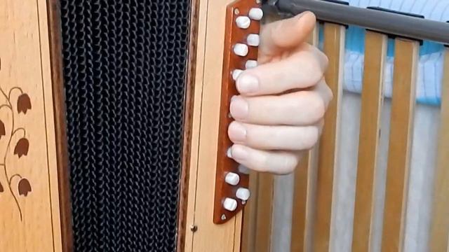 Расцвела под окошком белоснежная вишня...(как играть на гармони) смотреть онлайн