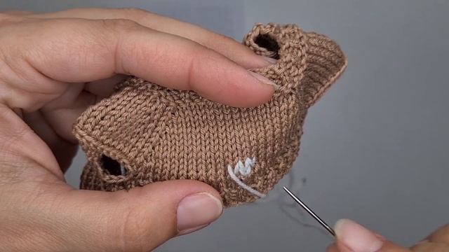 Вышивка по петлям на вязаных изделиях. Вышиваем сердечко. смотреть онлайн