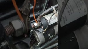 установка преобразователя напряжения 12/24в на трактор МТЗ-50 с двумя аккумуляторами по 100 aмп.