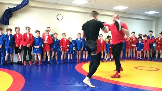 Единоборства | Показательные выступления смотреть онлайн